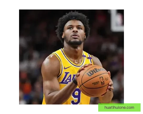 布朗尼背靠背连胜带领南湾湖人13战全胜 雷迪克称赞其努力表现